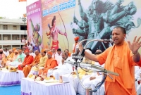 ট্রাম্পের মতো ভারতও শরণার্থীদের নিষিদ্ধ করুক : আদিত্যনাথ