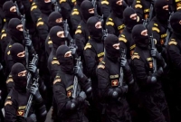 মাথায় হেডগিয়ার-হাতে ড্যাগার! 