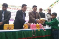  ‘এক মুষ্টি চাল ভাজা দিয়ে হলেও ছেলে মেয়েদের স্কুলে পাঠান’