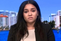 যে কারণে বিমান থেকে ঘাড়ধাক্কা দিয়ে নামানো হলো তরুণীকে!