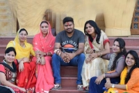 দিনমজুরের ৬ মেয়ে: কেউ ডাক্তার, কেউ DSP, কেউ মেয়র!