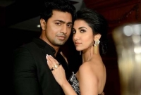 রুক্মিণীকে ১০ লাখ টাকার আংটি পরালেন দেব!