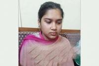 সরল ও নিষ্পাপ চেহারার কে এই যুবতী?