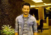 চুপিচুপি কার পোস্ট বক্সে কার্ড রেখে আসতেন সাহেব?