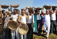 এমপির মাথায় মাটির ঝুড়ি, ফেসবুকে ভাইরাল