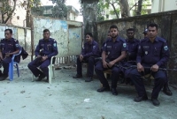 গাইবান্ধার সাবেক এমপির বাড়ি ঘিরে রেখেছে পুলিশ ও গোয়েন্দা সংস্থা