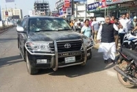 শফিক চৌধুরীর গাড়িতে পরিবহন শ্রমিকদের হামলা, ভাঙচুর