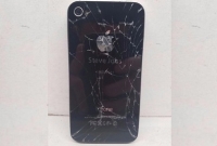 ৬ বছরের ভাঙা এই ফোনের দাম ১ কোটির বেশি! আসল সত্যটা জানুন