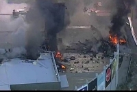  ‘আকাশ থেকে নেমে আসছে আগুনের গোলা’, শপিং মলের ওপর বিমান