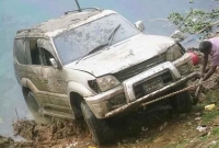 কাপাসিয়ার  রহস্যময় প্রাডো গাড়ির মালিকের সন্ধান কাপাসিয়ার  রহস্যময় প্রাডো গাড়ির মালিকের সন্ধান
