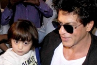 ছেলের আবদার মেটাতে শাহরুখ প্রকাশ্য দিবালোকে বেরিয়ে পড়লেন মুম্বাইয়ের রাস্তায়