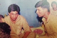 শুধু অফিস বয় হিসাবে নয়, হলের কাউন্টারে টিকিটও বিক্রি করেছেন শাহরুখ