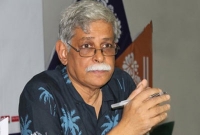 ড. জাফর ইকবালকে ছুরিকাঘাত, ক্যাম্পাসে বিক্ষোভ