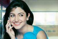 আনুশকার সঙ্গে কথা বলবেন? জেনে নিন হোয়াট্‌সঅ্যাপ নম্বর