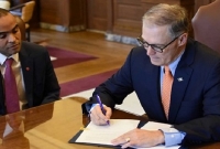 ট্রাম্পের নির্বাহী আদেশকে আরেক নির্বাহী আদেশে ঠেকালেন ওয়াশিংটন গভর্নর