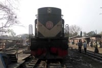  জয়পুরহাটে পাথর মেরে ভাঙানো হয় ট্রেন চালকের ঘুম! রক্ষা পেয়েছে কয়েকশ’ যাত্রীর প্রাণ