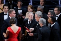 অস্কার অনুষ্ঠানে  ভুল,  আসলে কি হয়েছিল?