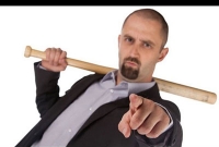 গৃহশিক্ষকের মাথায় বাড়ি দিয়ে চেয়ার ভাঙলেন ছাত্রের বাবা