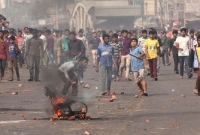 পুলিশ-শ্রমিক সংঘর্ষে আহত চালকের মৃত্যু