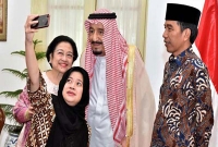 এশিয়া সফরে এসে মেঘবতী ও মহারানির সঙ্গে সেলফিবন্দী সৌদি বাদশাহ