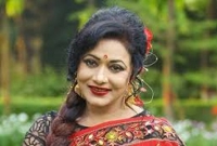 ৩১ বছর পর মডেল হলেন নায়িকা রোজিনা