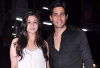 এই কাজে আমাকে আলিয়া সাহায্য করে : সিদ্ধার্থ