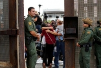  মা-শিশুকে আলাদা আটক রাখার ভয় দেখিয়ে অবৈধ অভিবাসন ঠেকানোর পরিকল্পনা ট্রাম্প প্রশাসনের