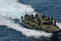 ইরানি জাহাজের বাধায় ফিরে গেল মার্কিন রণতরী