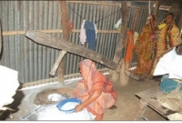  ভোলা থেকে হারিয়ে যাচ্ছে গ্রাম বাংলার ঐতিহ্যের কাঠের ঢেঁকি