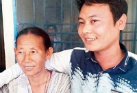 ১৬ বছর আগে হারিয়ে যাওয়া মাকে ফিরে পেলেন ফেসবুক এর কল্যাণে!