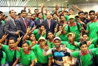 দোয়া চান মালয়েশিয়ায় যাওয়া বাংলাদেশি শ্রমিকরা