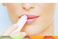 ঘন ঘন লিপ বাম তো লাগাচ্ছেন, কী ক্ষতি করছেন জানেন?