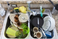 রাতের খাবার খেয়ে বাসন ফেলে রাখেন রাতভর? সর্বনাশ!