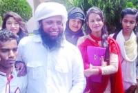 এক দরবেশকে নিয়ে খুলনায় তোলপাড়