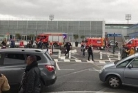 প্যারিসের ওরলি বিমানবন্দরে হামলাকারীকে গুলি করে হত্যা