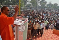 যোগী আদিত্যনাথের এই ১০টি অজানা তথ্য জানলে আপনিও চমকে যাবেন!