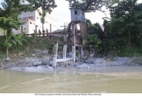  পলাশে শীতলক্ষ্যা নদীর দূষিত পানি দেখার কেউ নেই