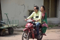 মাহিকে বাইকে নিয়ে ঘুরে বেড়াচ্ছেন অপু