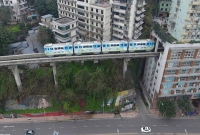 বিশ্বাসযোগ্য না হলেও এটা সত্যি যে, বাড়ির ভেতর দিয়েই যাচ্ছে ট্রেন!