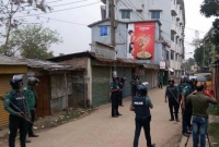 জঙ্গি আস্তানার কাছে বোমা বিস্ফোরণে নিহত ১, সাংবাদিকসহ আহত ২০