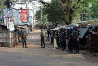 অভিযান চালাচ্ছেন সেনা কমান্ডোরা