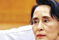 রোহিঙ্গা মুসলিমদের ওপর নির্যাতন, চাপের মুখে সু চি