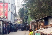 পাশের সাদা ভবনেও জঙ্গি! সেনাদের লক্ষ্য করে গুলি