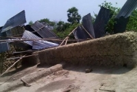 নওগাঁয় ঘূর্ণিঝড়, নারীসহ নিহত ২