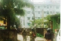 দোকানপাট বন্ধ, সবাইকে নিরাপদ জায়গায় থাকতে সেনাবাহিনীর মাইকিং