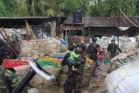 আতিয়া মহলে আত্মঘাতী ভেস্ট পরে আছে জঙ্গিরা আতিয়া মহলে আত্মঘাতী ভেস্ট পরে আছে জঙ্গিরা