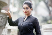  নতুন ছবিতে জনপ্রিয় অভিনেত্রী মম