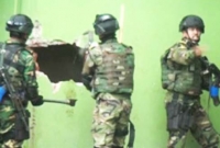 অভিযান শেষ পর্যায়ে : 'আতিয়া মহলের' দেয়াল ভাঙা শুরু অভিযান শেষ পর্যায়ে : 'আতিয়া মহলের' দেয়াল ভাঙা শুরু