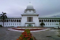 দুধের শিশুর মাকে আটক রাখায় ওসি ও এসআই প্রত্যাহার