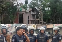  বড়হাটের জঙ্গি আস্তানার জানালা বুলেটপ্রুফ!